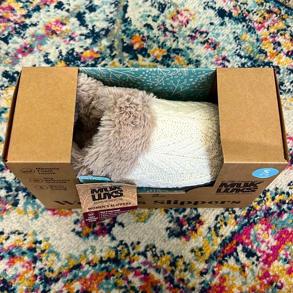 NWT Muk Luks fleece lined sweater slippers - Picture 2 of 3